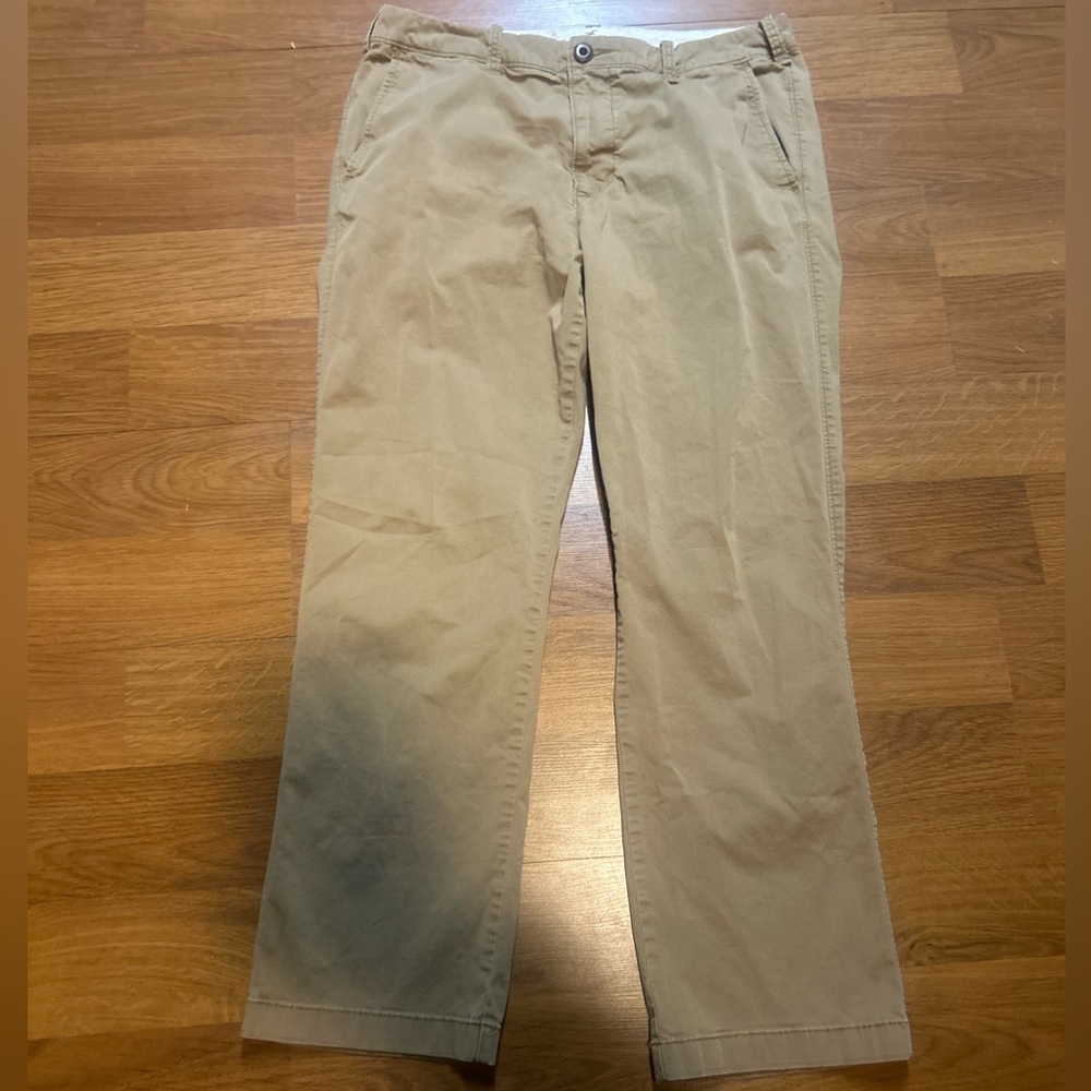 Men’s Hollister Epic Flex Relaxed Chinos